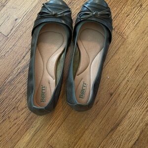 Born Women's olive green Ballet Flats never worn
